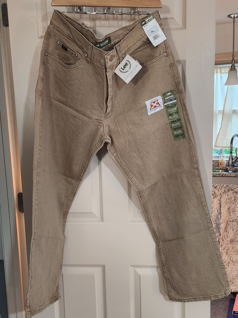 Lee Men’s Straight Jeans in Beige-Tan
